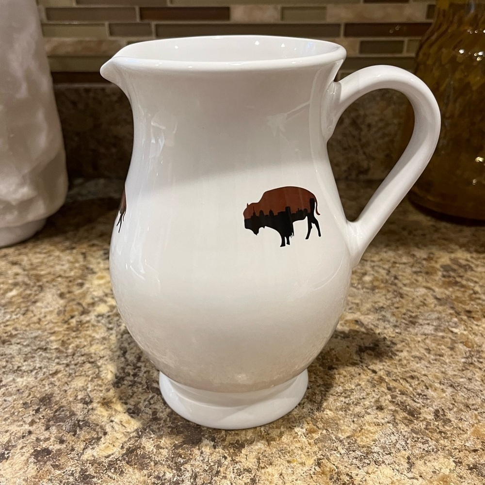 Roaming Buffalo Pitcher 5.5 - 6 cups Homer Loughlin China - Picture 2 of 11
